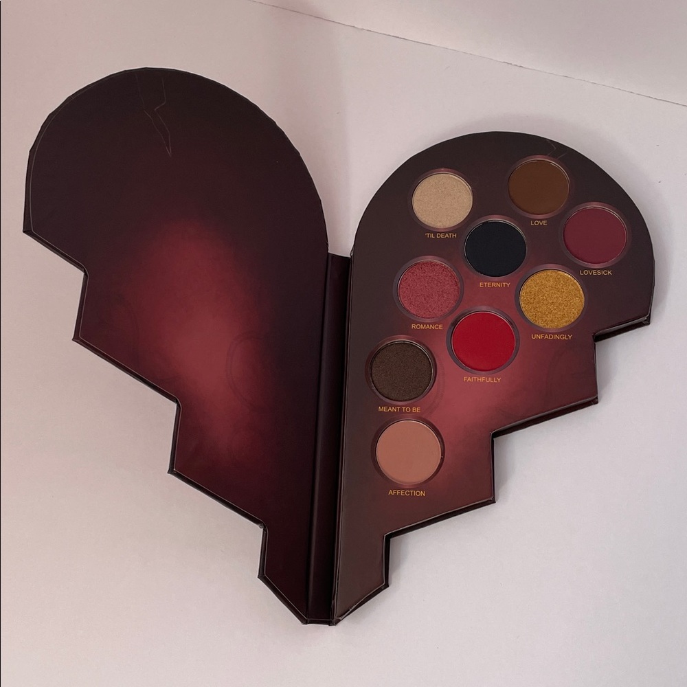 NIB Heart-Shaped 'Til Death' Makeup Palette - Picture 4 of 9
